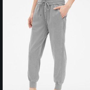 LAST CALL- GAP Rib Twill Jogger in Grey